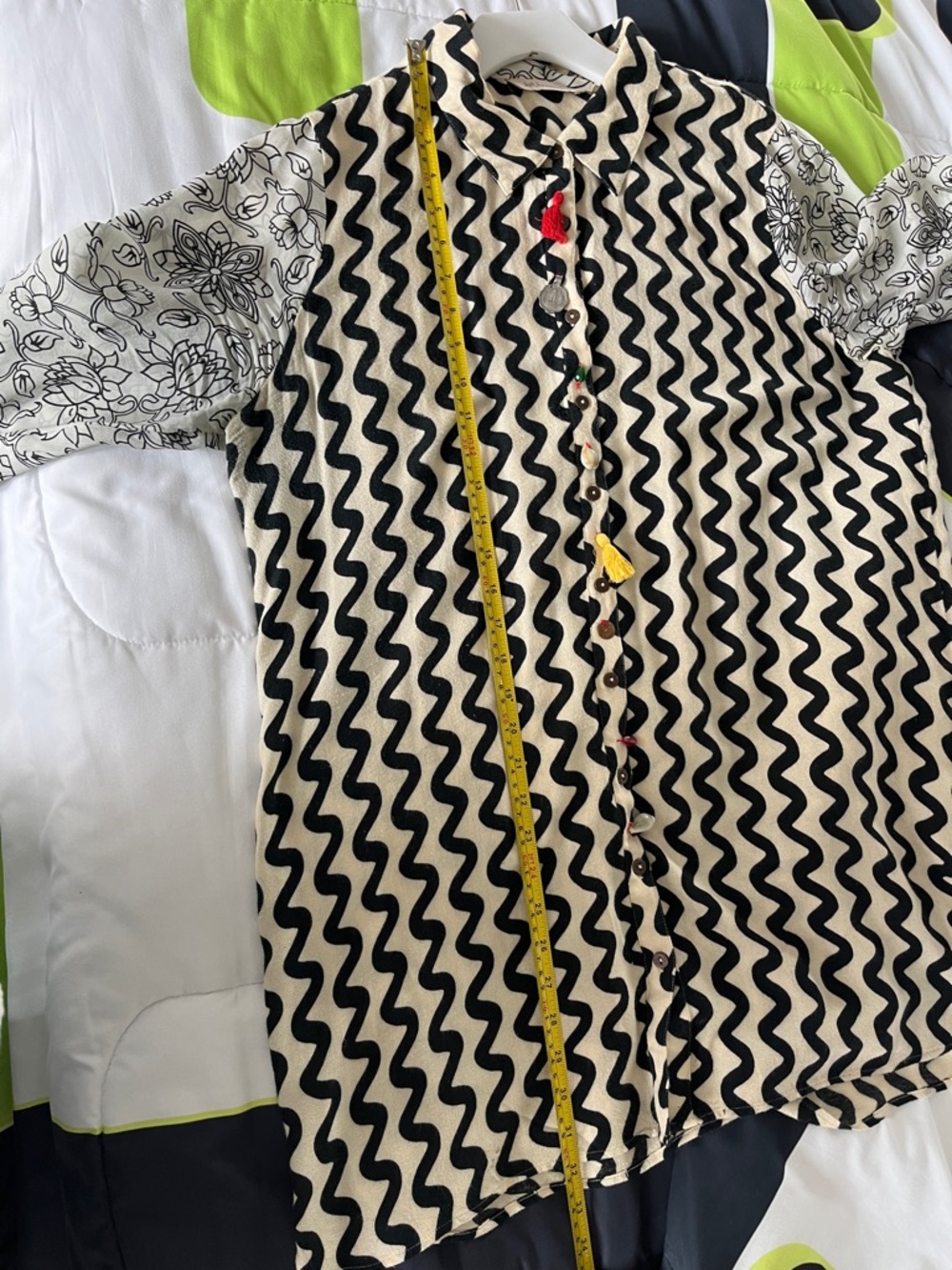 Black & Cream Patterned Button-Up Blouse - Picture 11 of 12
